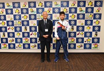写真：高野選手と川合市長