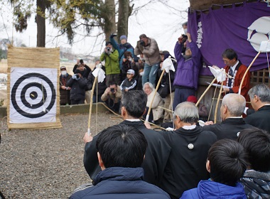老袋の弓取式の様子の写真