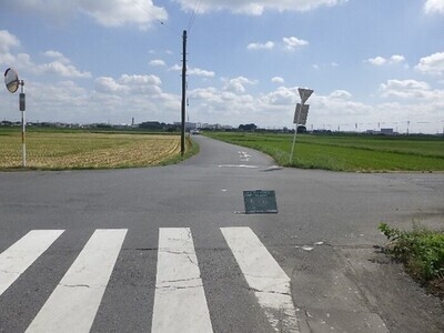 写真：着工前、道路にバリケードを設置