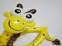 キリンのバルーンアート作品の写真