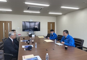賞状お渡し後、歓談している様子