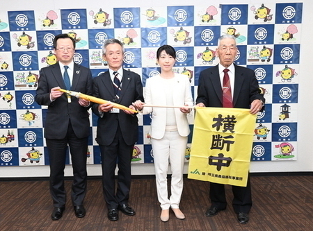 写真：いるま野農業協同組合様及び一般財団法人埼玉県農協福祉事業団様と森田市長