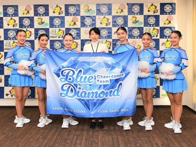 写真：Blue Diamondの皆さんと森田市長