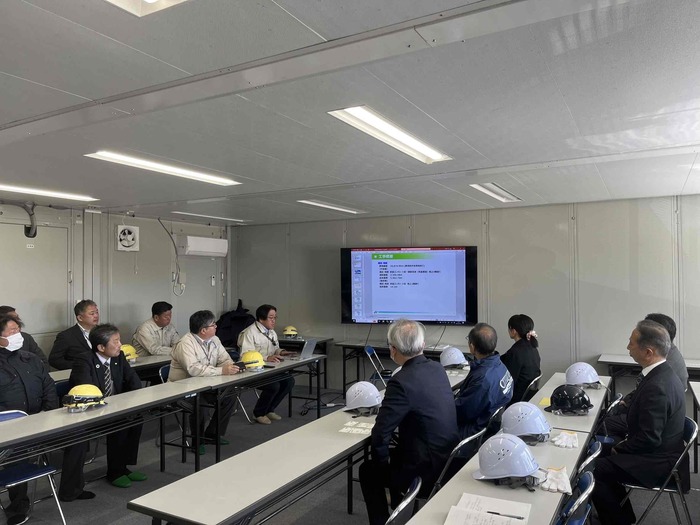 写真：新消防庁舎について説明の様子