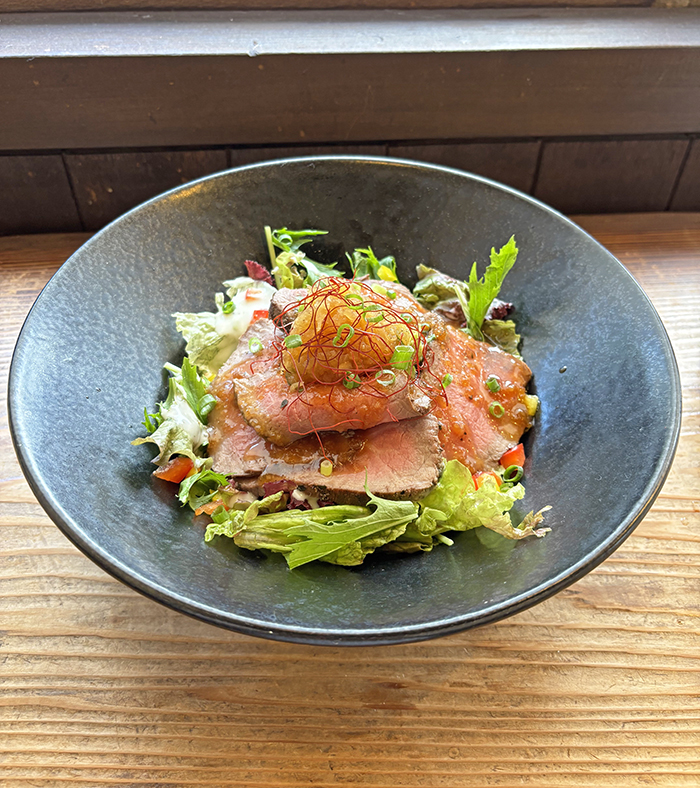 写真：ローストビーフサラダ