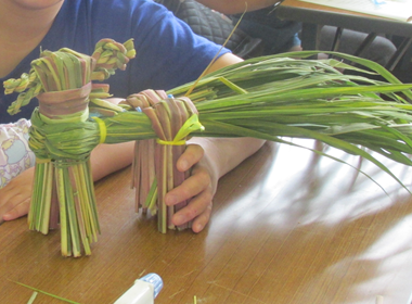 写真：完成したミニまこも馬