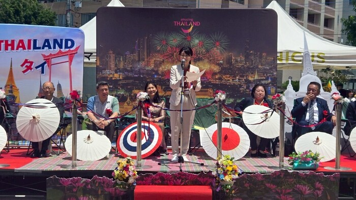 写真：タイ王国水かけ祭りでの市長挨拶の様子