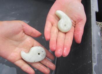 体験教室で作ったまがたまの写真