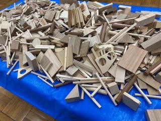 いろんなかたちの木材の画像