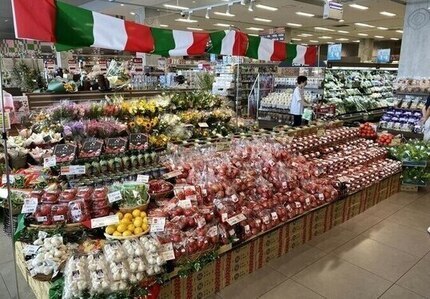 ヤオコー川越南古谷店の内観（青果コーナー）写真