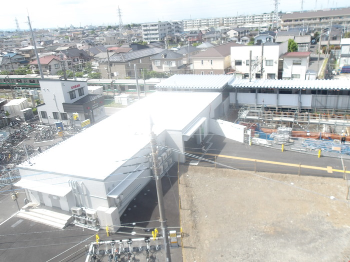 令和8年5月撮影写真その3　自由通路の基礎工事を継続中
