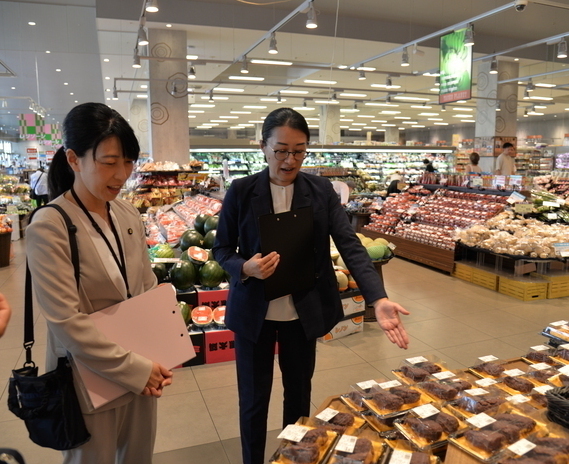 写真：株式会社ヤオコー店舗見学の様子
