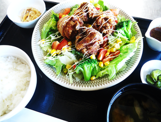 小江戸屋 唐揚げサラダ定食の写真