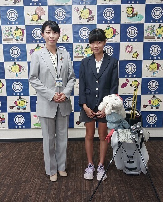 写真:市長と猪飼さんとの記念撮影