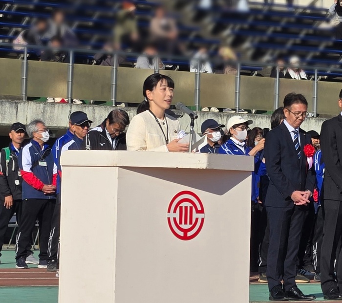 写真：川越市生涯スポーツフェスティバル開会式での市長挨拶の様子