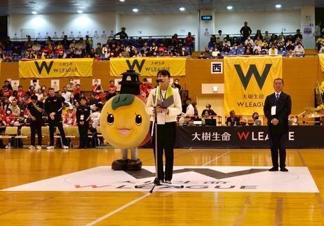 写真：Wリーグ川越大会で市長が挨拶している様子