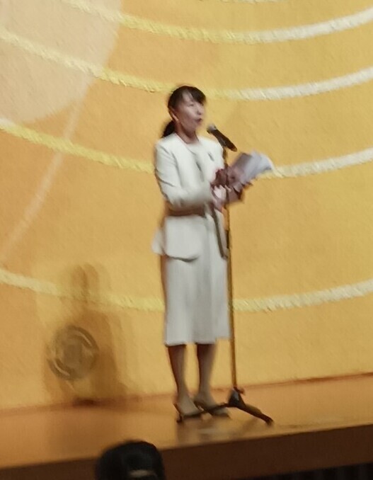 写真：川越市障害者福祉施設利用者交流会での市長あいさつの様子