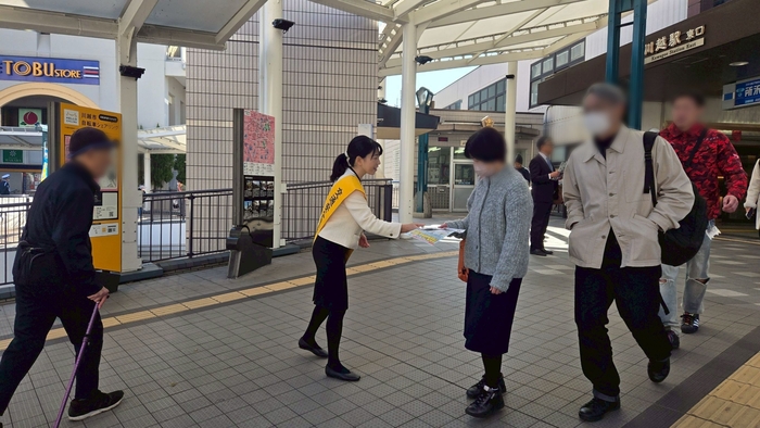 写真：街頭広報キャンペーンの様子