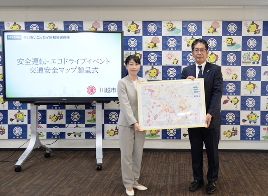 写真：あいおいニッセイ同和損害保険株式会社様との記念撮影