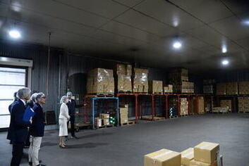 農産物の冷蔵貯蔵庫の内部の写真