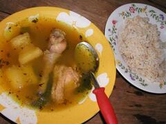 鶏肉と芋のスープ