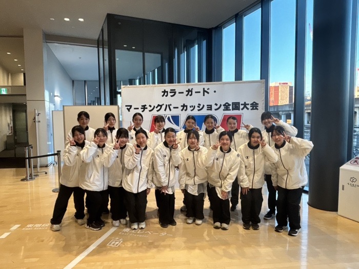 県立川越女子高校カラーガード部写真