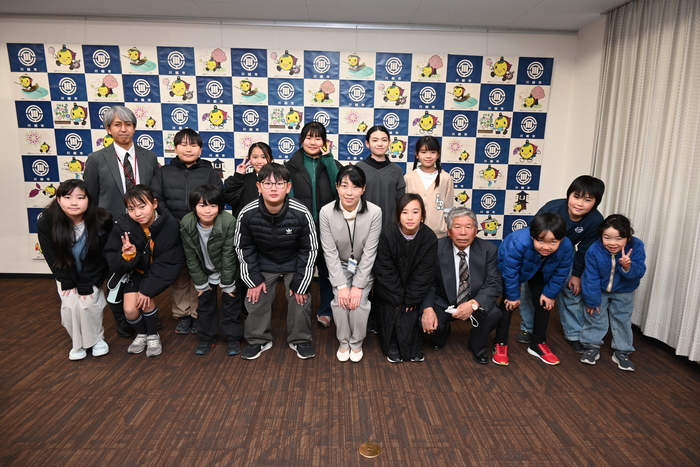 写真： 下久下戸自治会の皆様との記念撮影