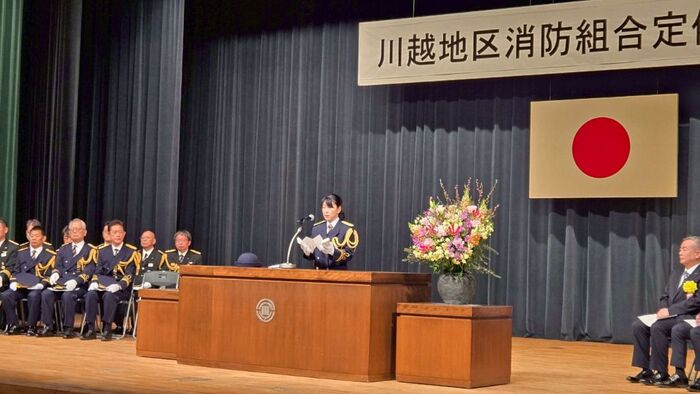 写真：川越地区消防組合定例表彰式での市長挨拶の様子