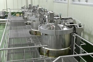 川越工場の圧力釜の写真