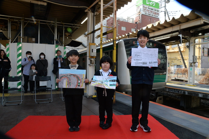 写真：記念撮影（受賞者3名）