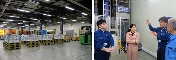 倉庫内に包装された製品が規則正しく陳列されている様子（左）及び冷蔵倉庫内で説明を受けている森田市長（右）の写真