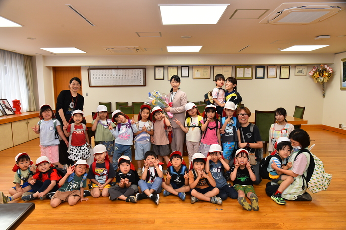 写真:園児との集合写真