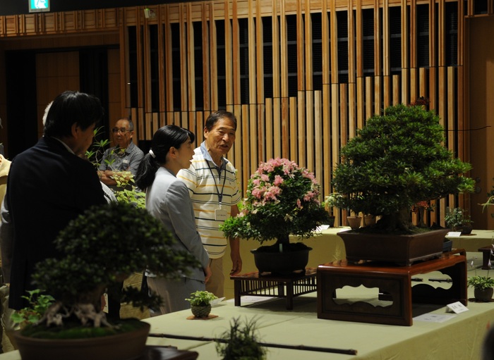写真:作品展示拝見の様子