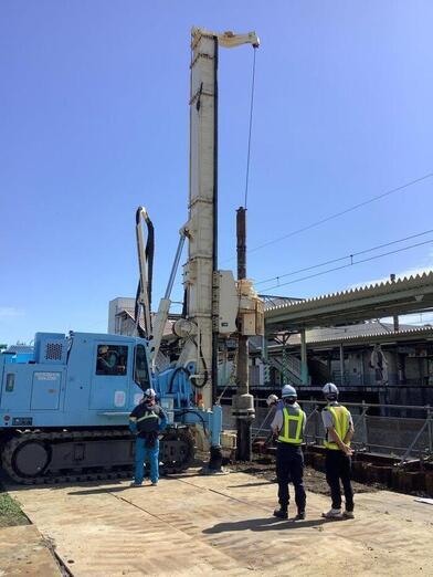 基礎杭設置の様子を撮影した写真