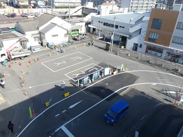 令和7年11月撮影写真その1　南口ロータリーの形状を変更した