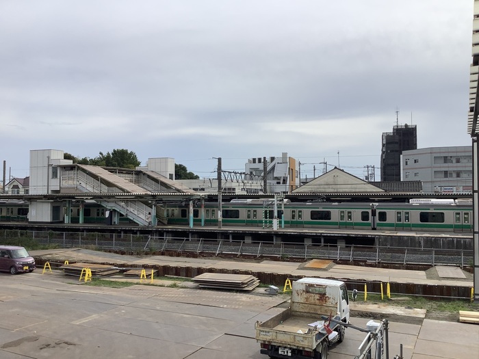 令和7年11月撮影写真その3　自由通路の基礎杭を施工中