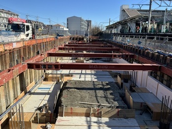 自由通路基礎工事の様子を撮影した写真