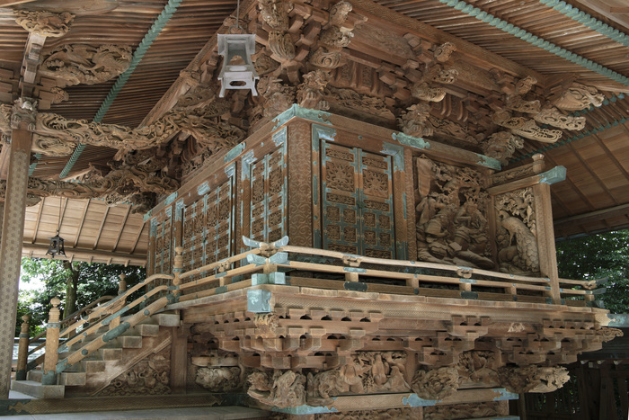 氷川神社本殿を南東側から写した写真