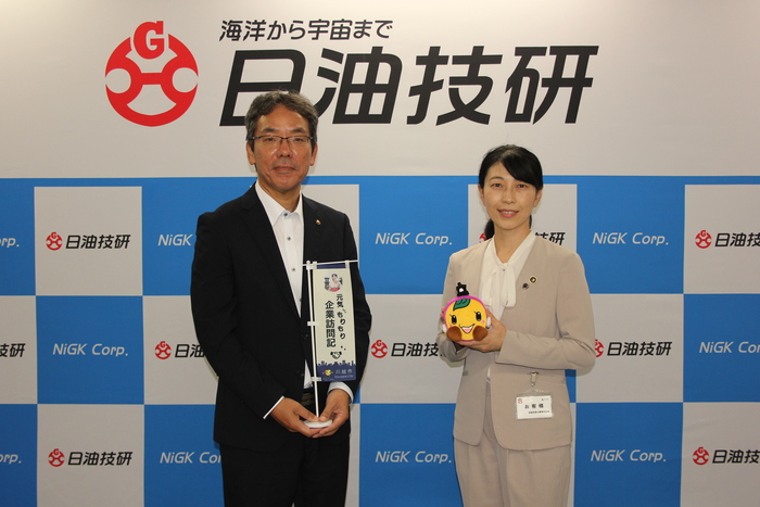 写真:訪問時、社長との写真