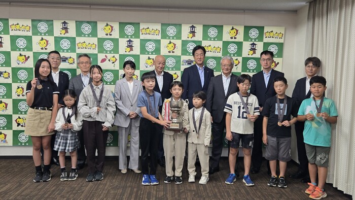 写真：表彰式での集合写真