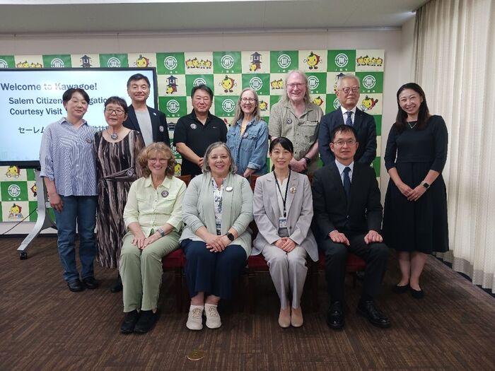 写真:訪問団との集合写真