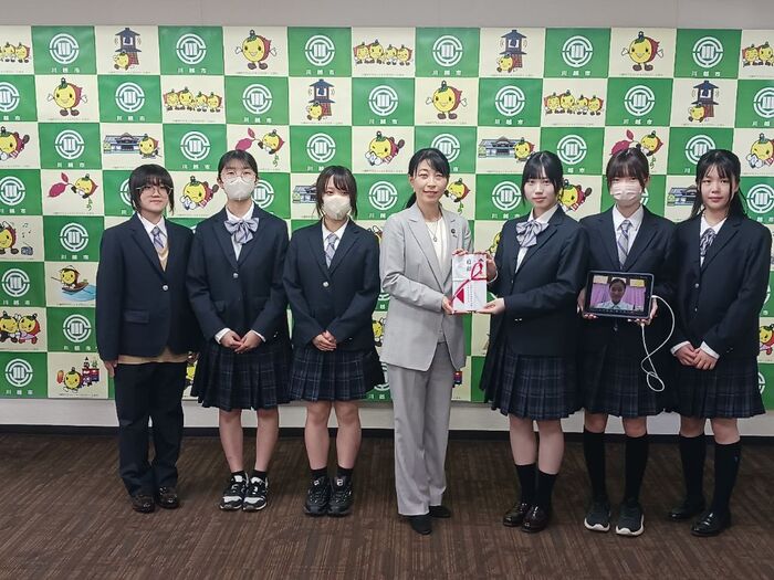 写真:生徒との記念写真